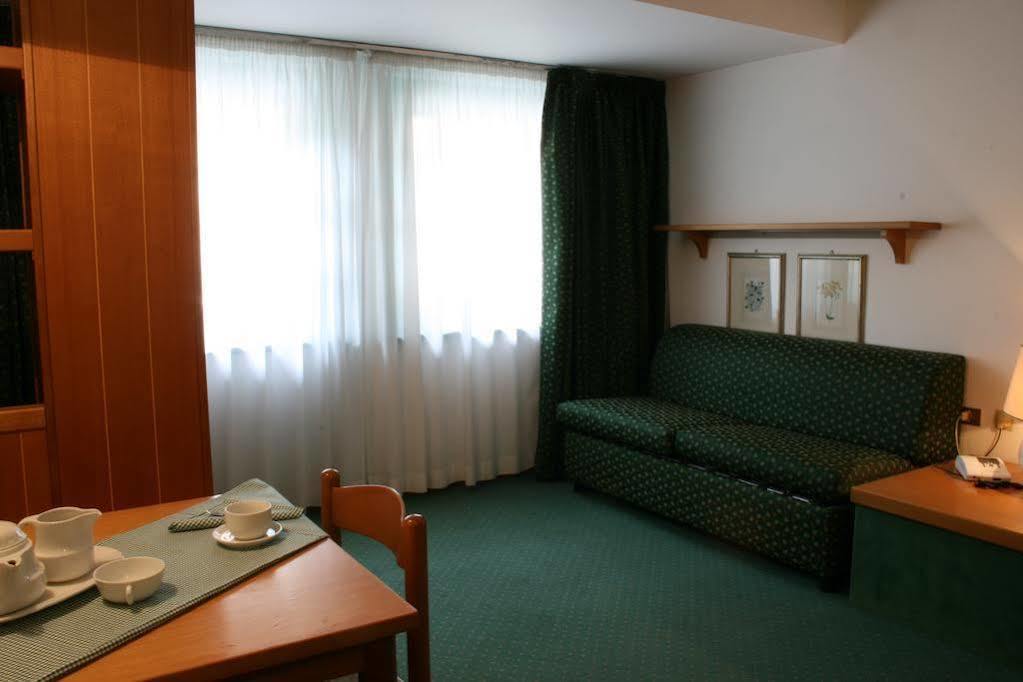 Residence Hotel Sport Campiglio Madonna Buitenkant foto