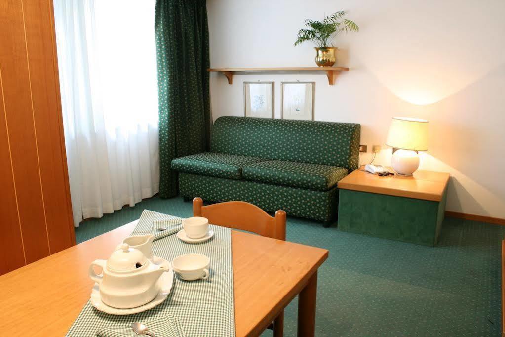Residence Hotel Sport Campiglio Madonna Buitenkant foto